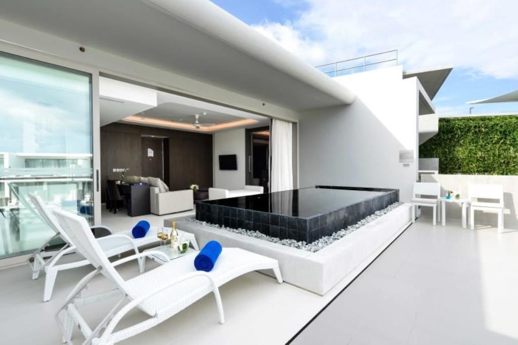 rooms-sky-pool-suite