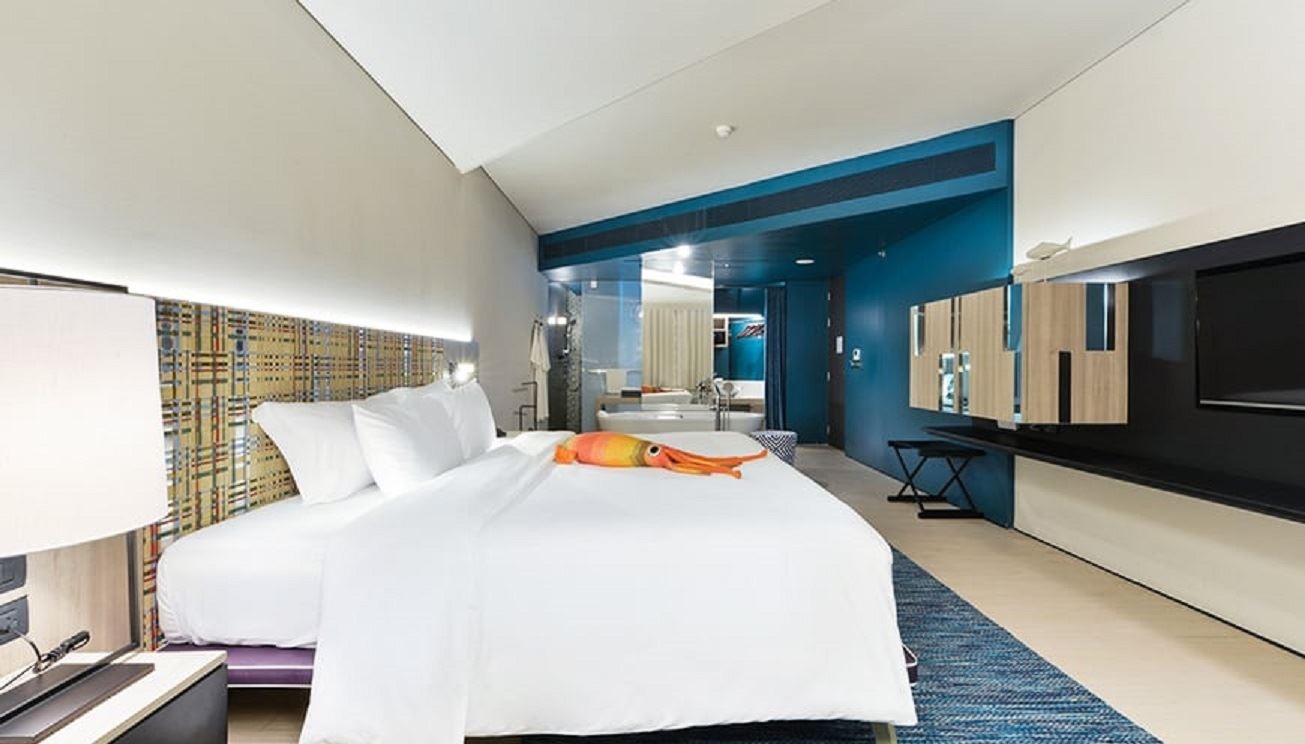 rooms-sea-breze-child-sharing-bed