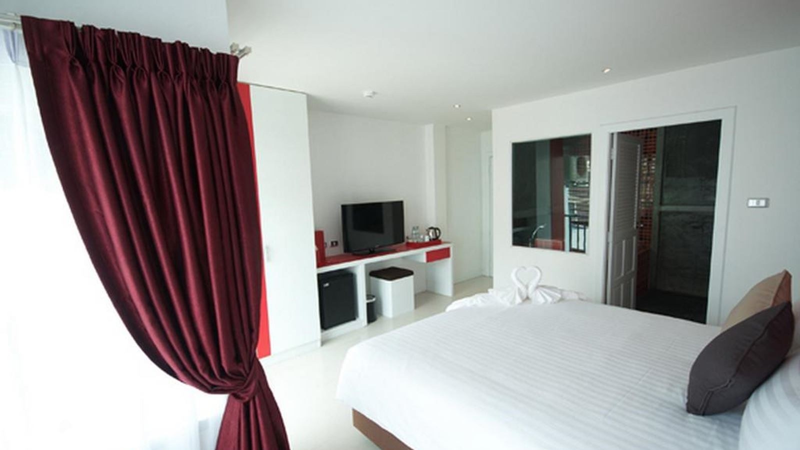 rooms-superior-with-window