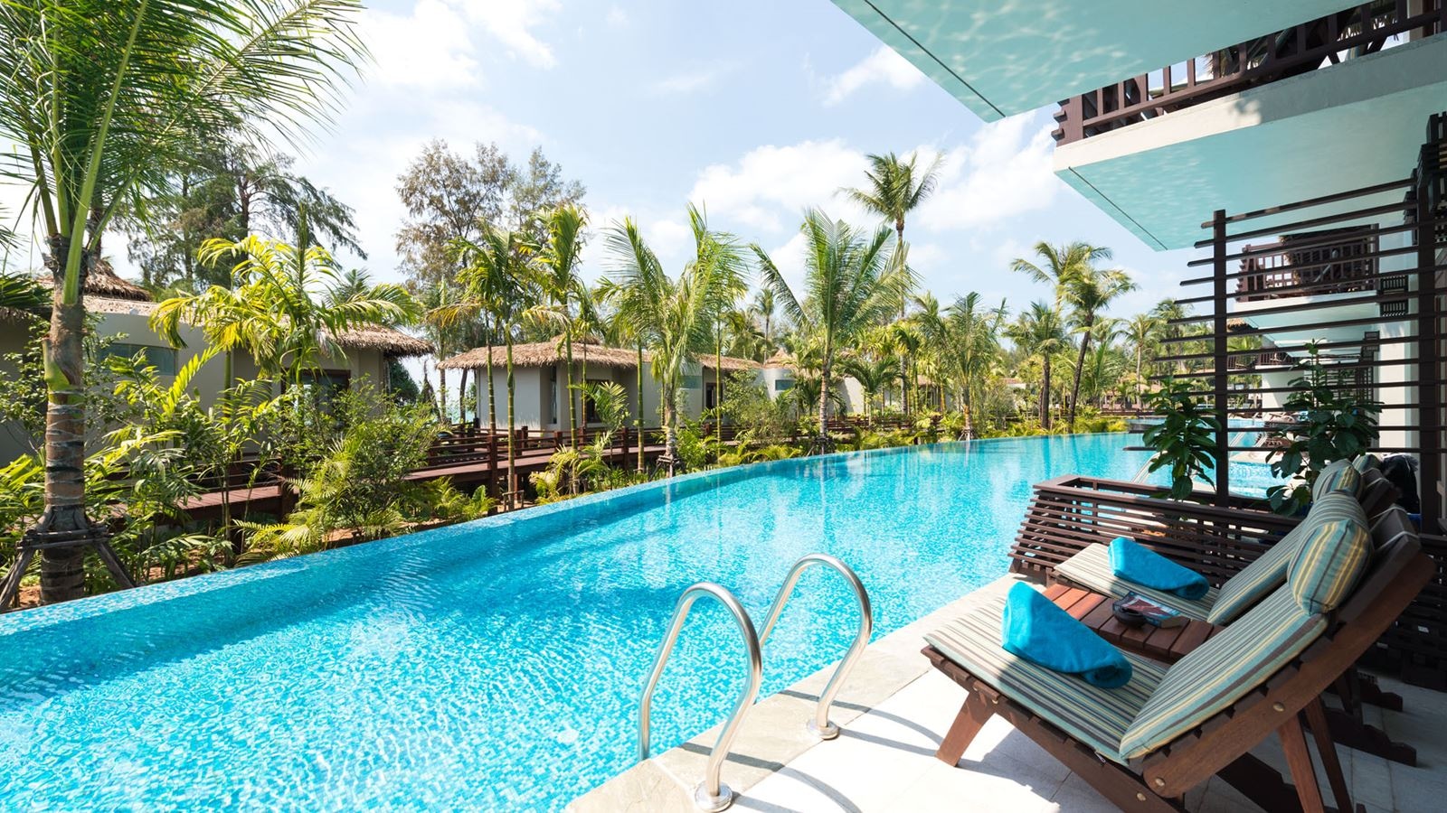 rooms-deluxe-pool-access