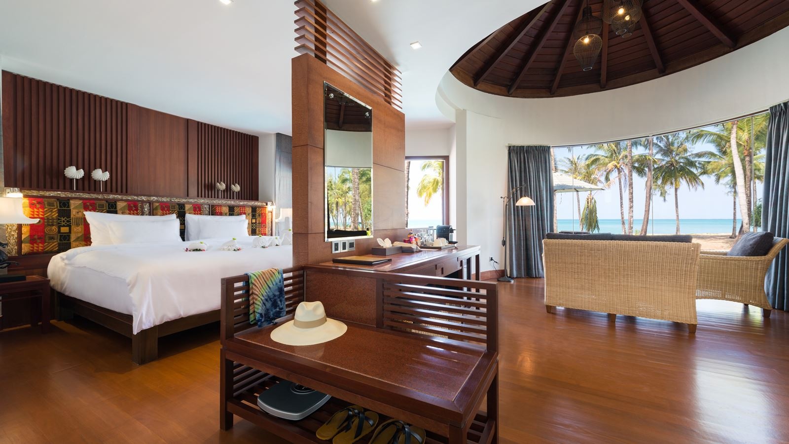 rooms-oceanfront-jacuzzi-villa