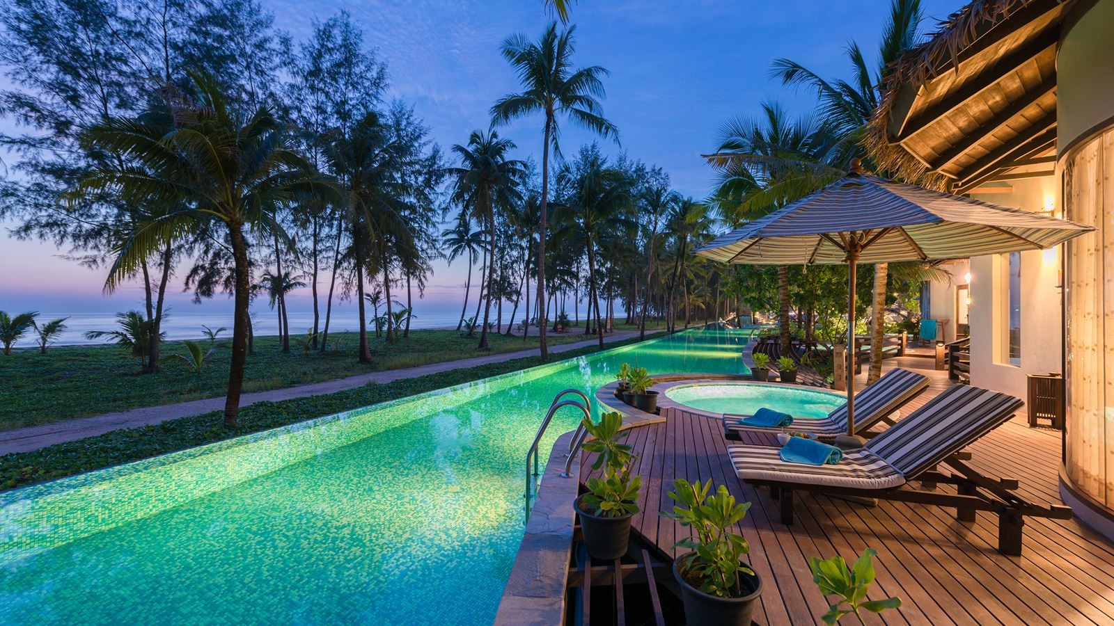 rooms-oceanfront-jacuzzi-villa