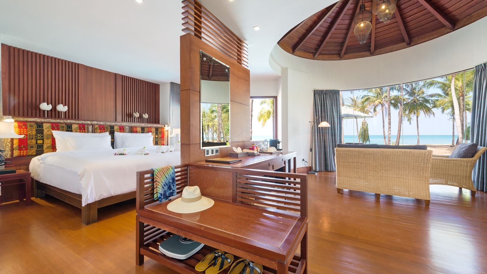 rooms-oceanfront-jacuzzi-villa