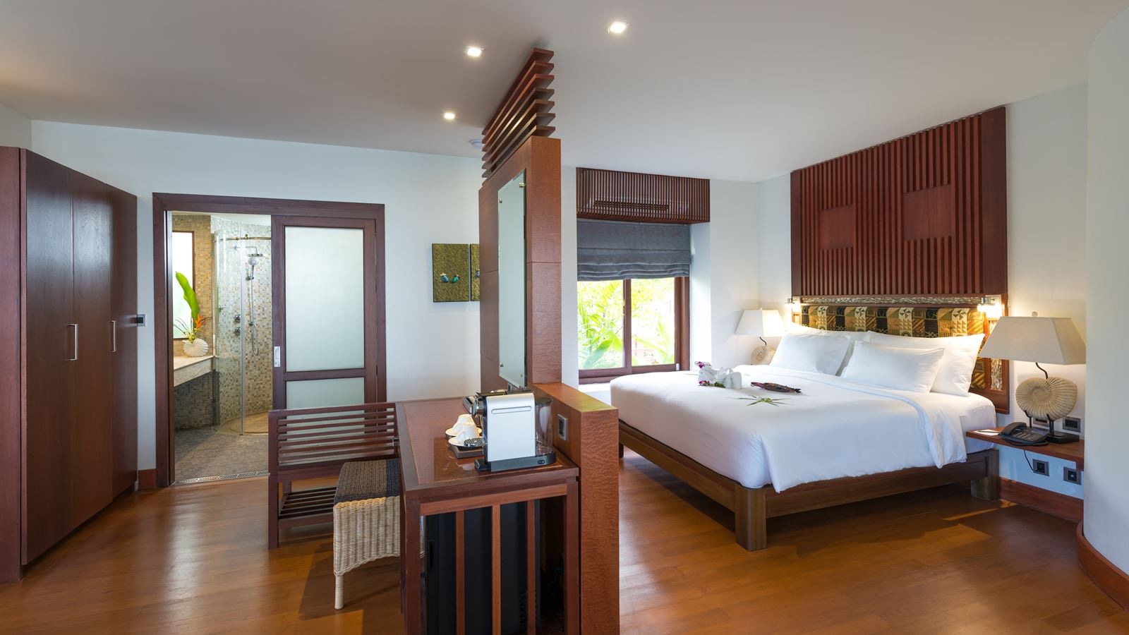 rooms-oceanfront-jacuzzi-villa