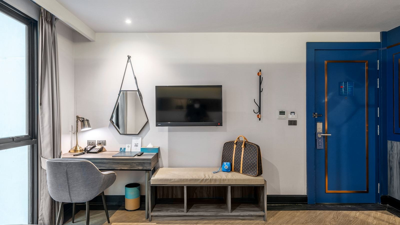 rooms-deluxe-discovery-triple-bed