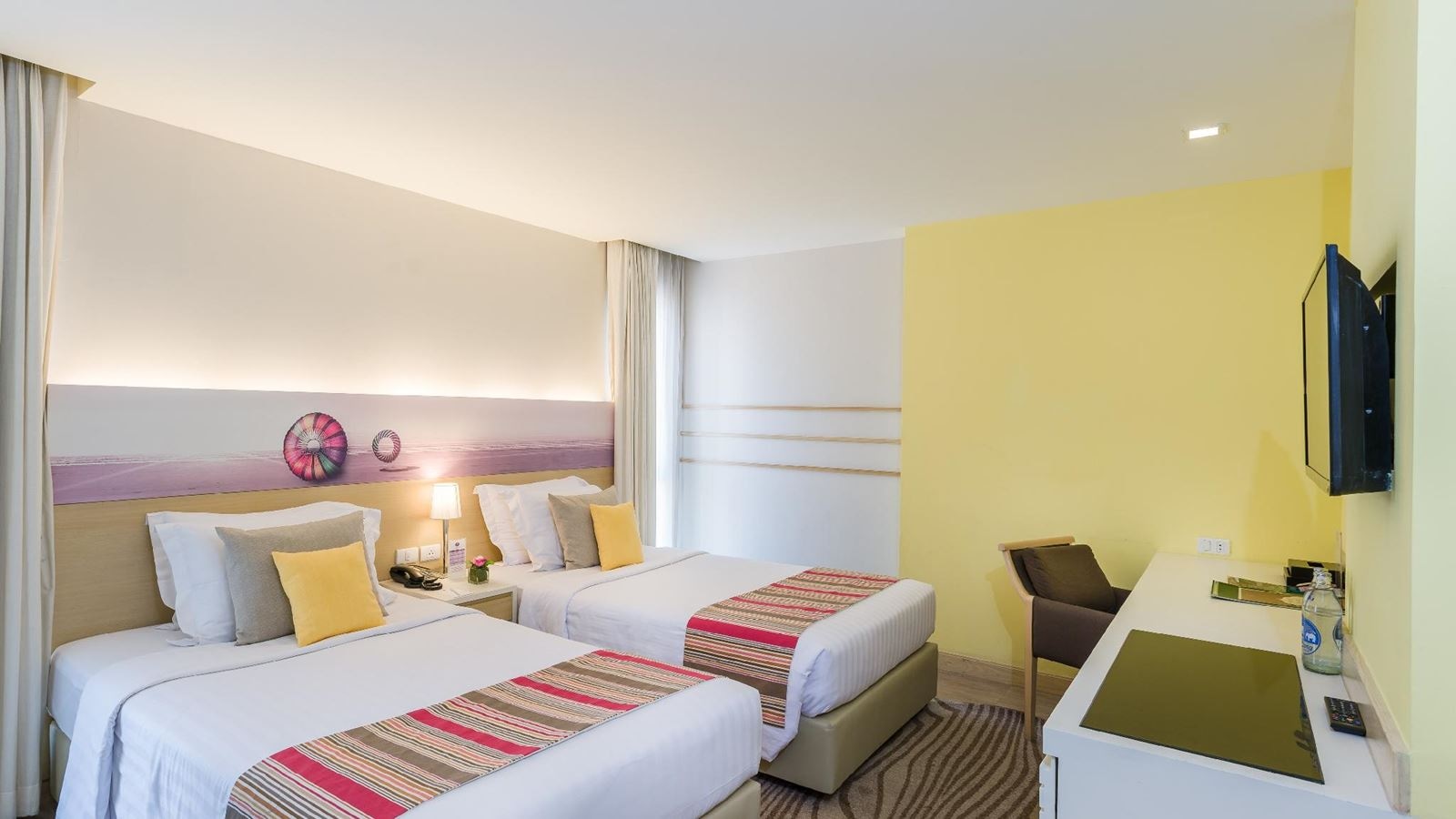 rooms-city-view-deluxe-room