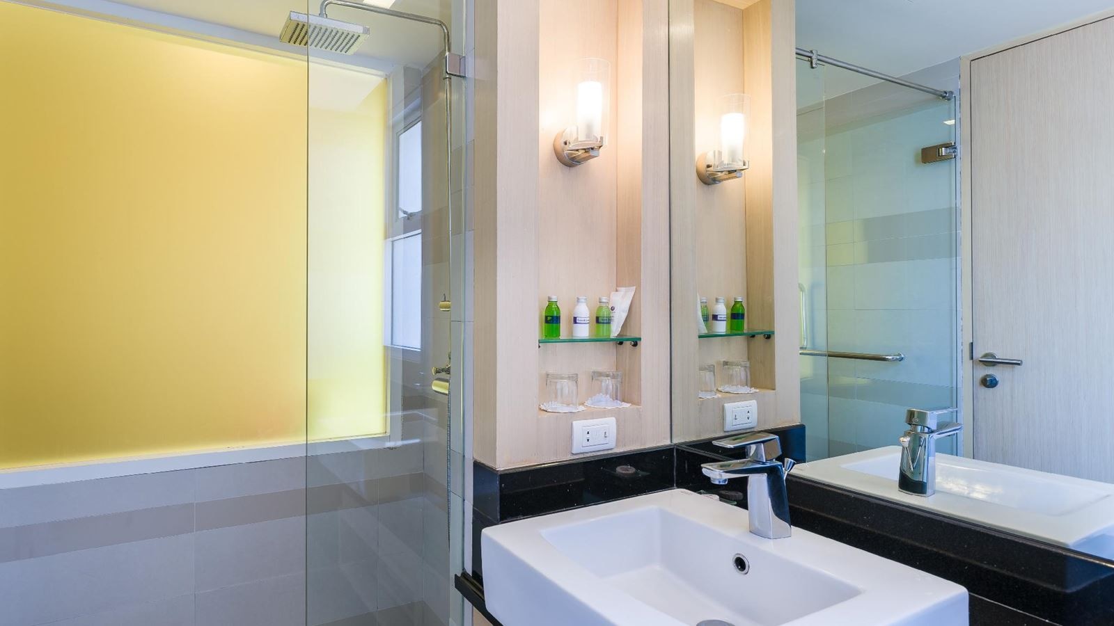 rooms-city-view-deluxe-room