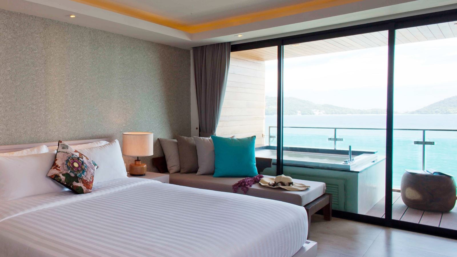 rooms-deluxe-seaview
