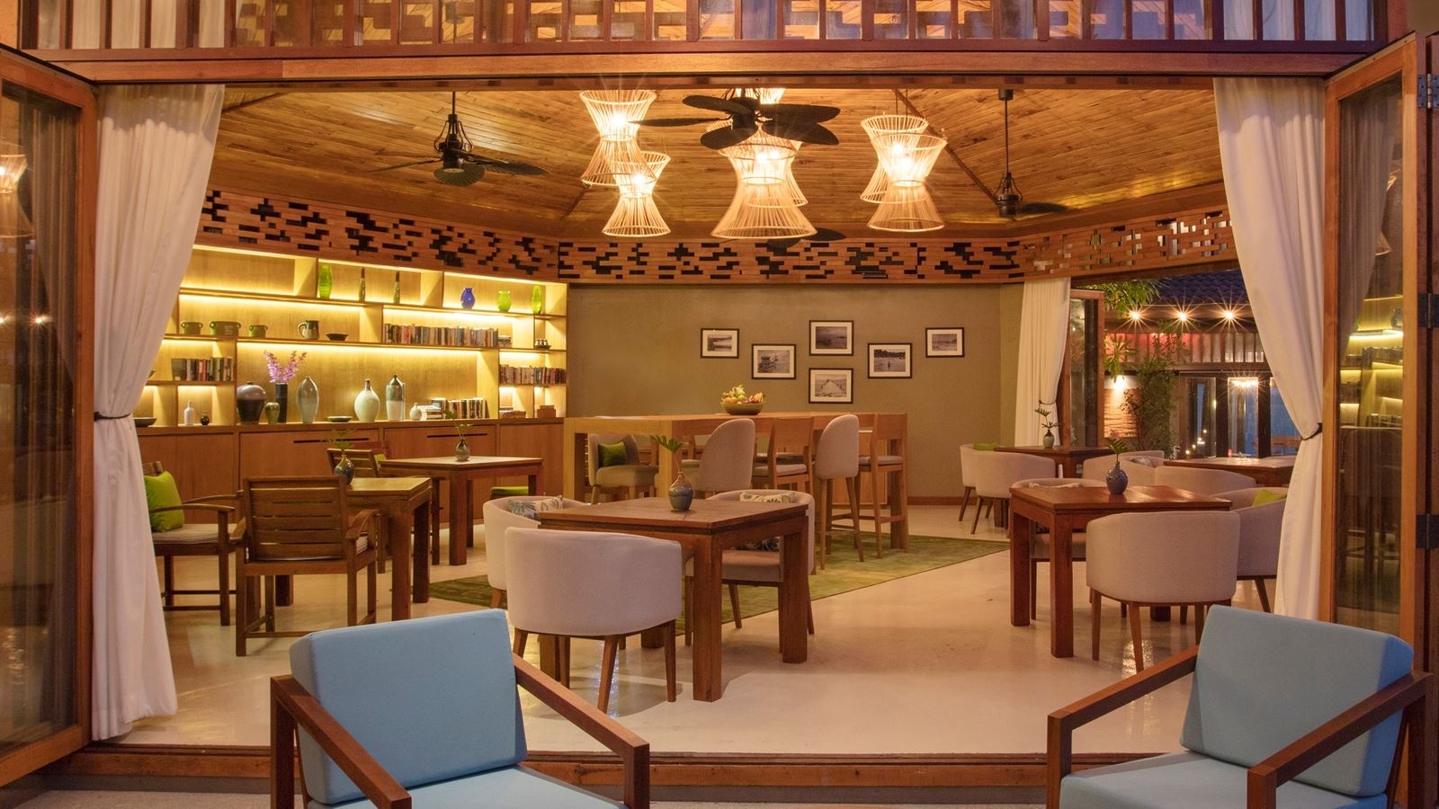 restaurants-edge-water