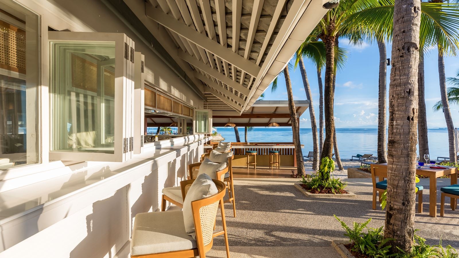 restaurants-edge-water