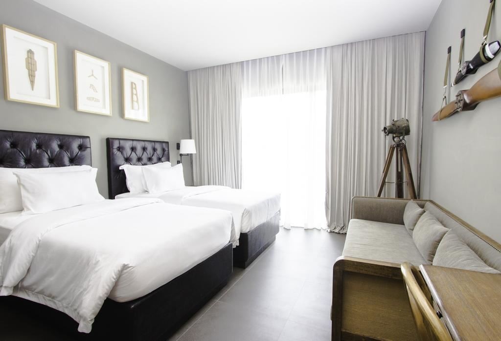 rooms-deluxe-pool-access