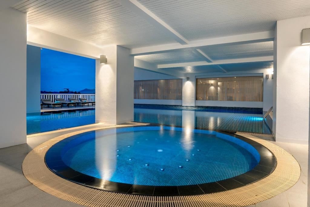 pools-outdoor--indoor-pool