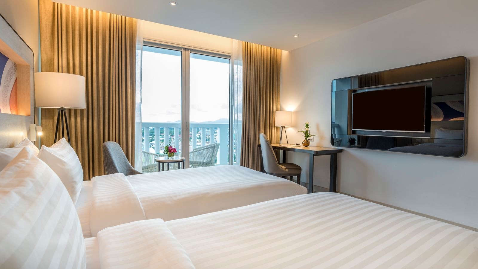 rooms-deluxe-room-with-balcony