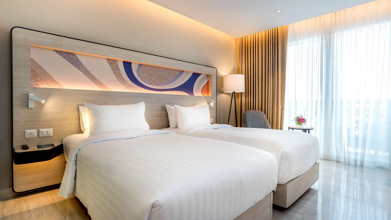 rooms-deluxe-room-with-balcony