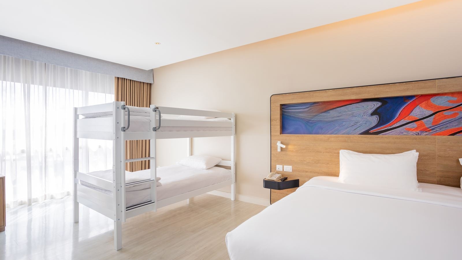 rooms-family-room-with-bunk-bed