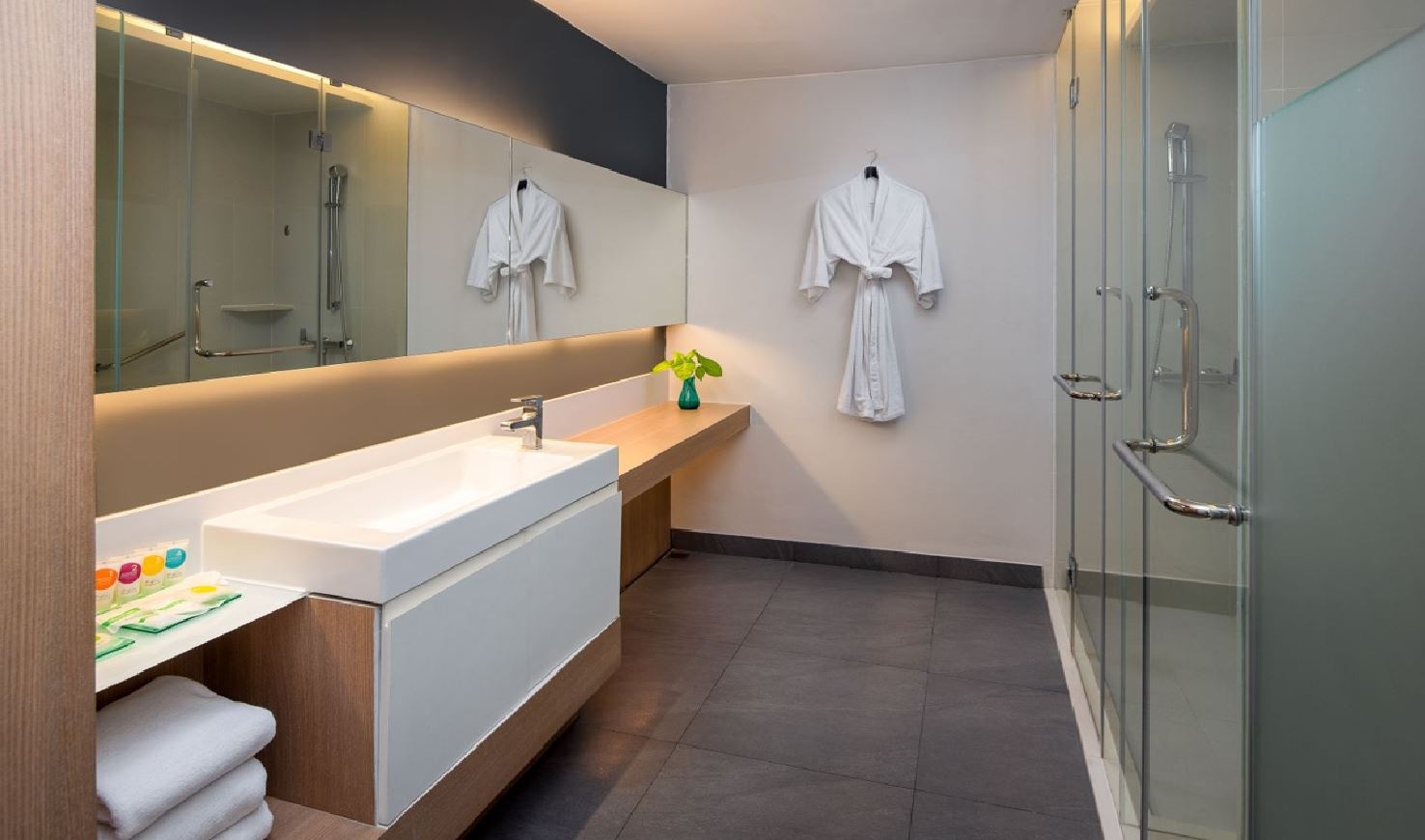 rooms-suite-with-balcony