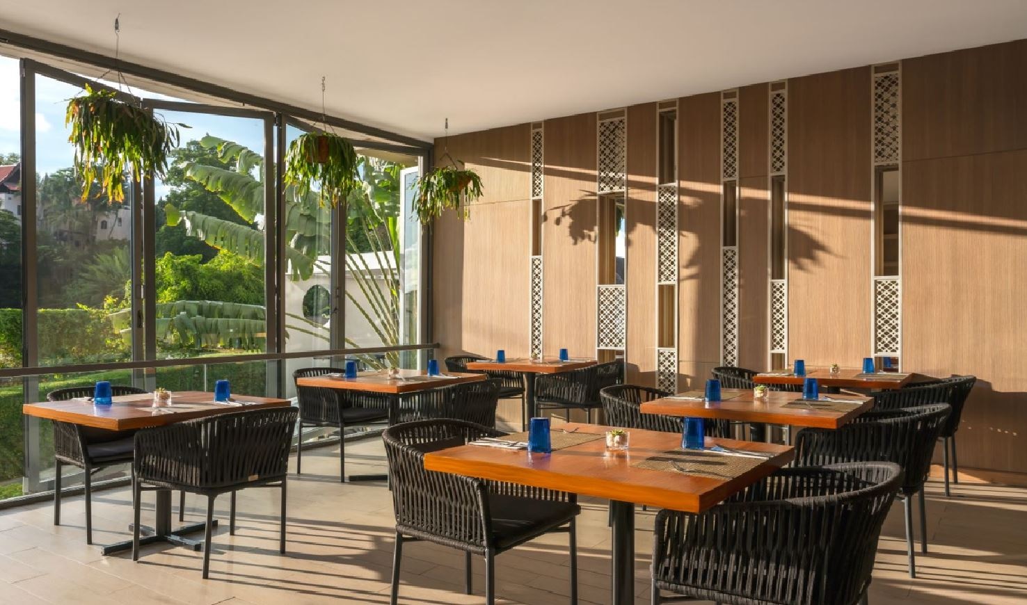 restaurants-salt-n-sea-breeze-restaurant