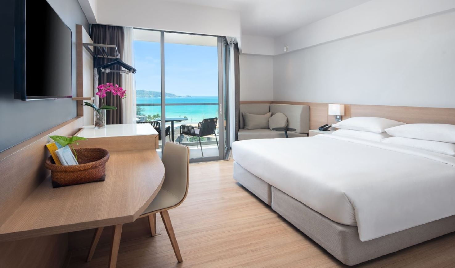 rooms-deluxe-room-with-balcony