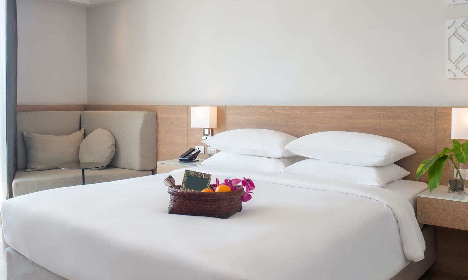 rooms-deluxe-room-with-balcony