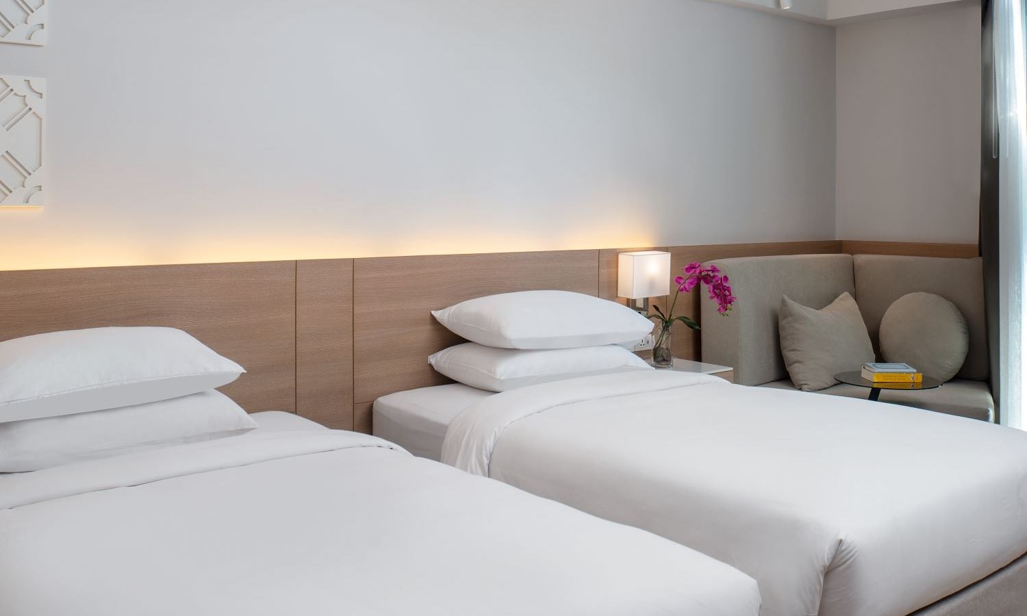 rooms-deluxe-room-with-balcony