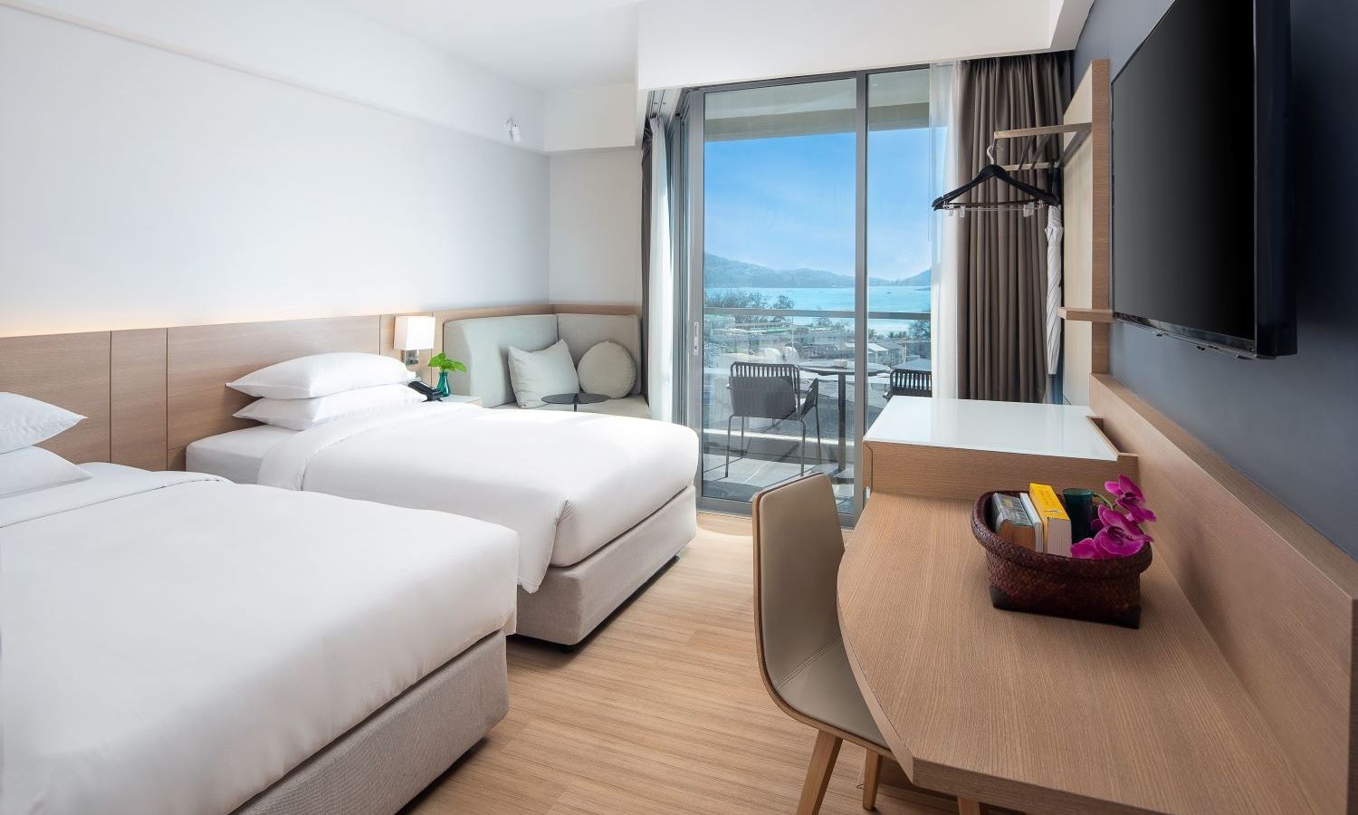 rooms-deluxe-room-with-balcony