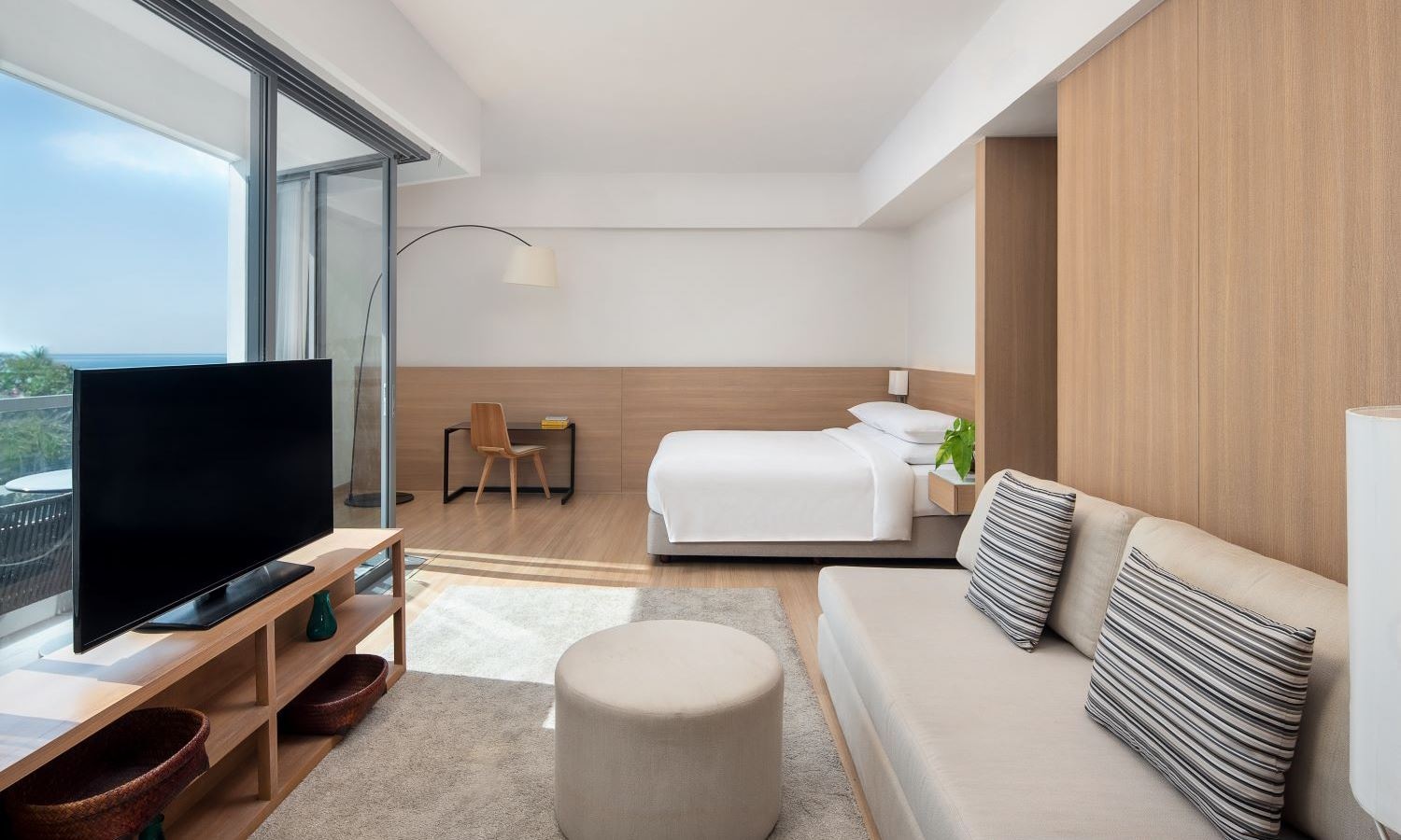 rooms-junior-suite-with-balcony