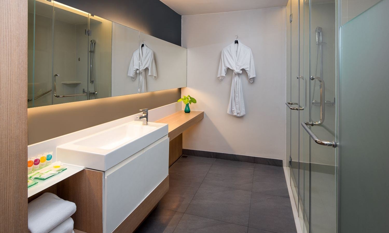 rooms-junior-suite-with-balcony