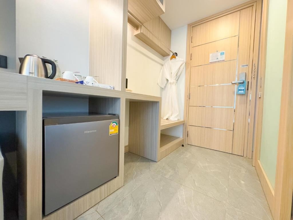 rooms-superior-standard-king-room-balcony