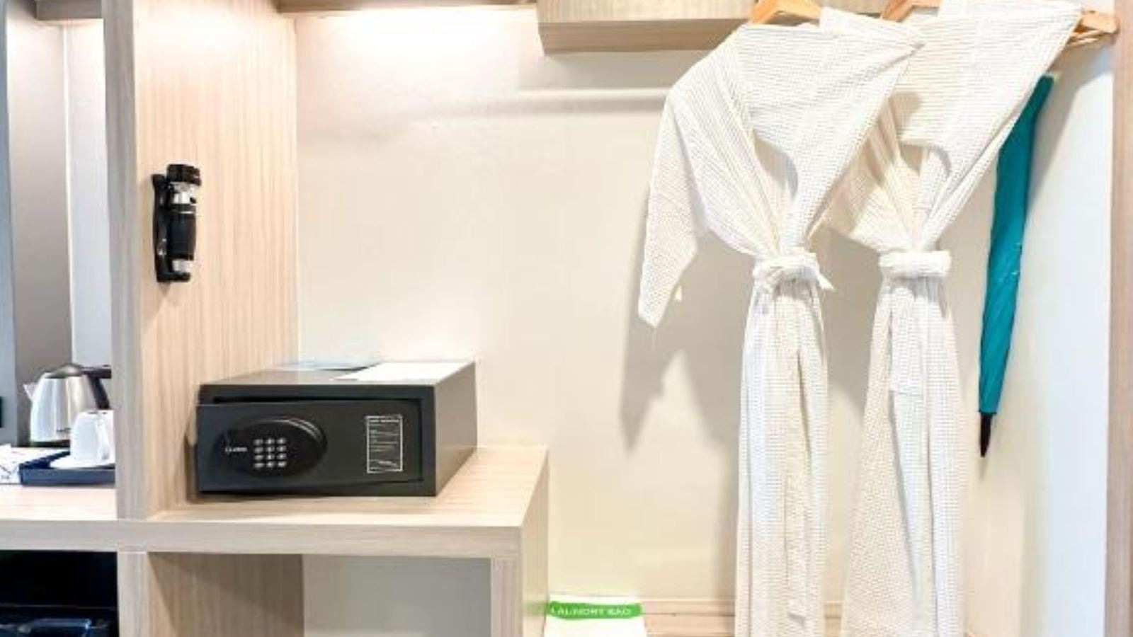 rooms-premium-superior-king-room