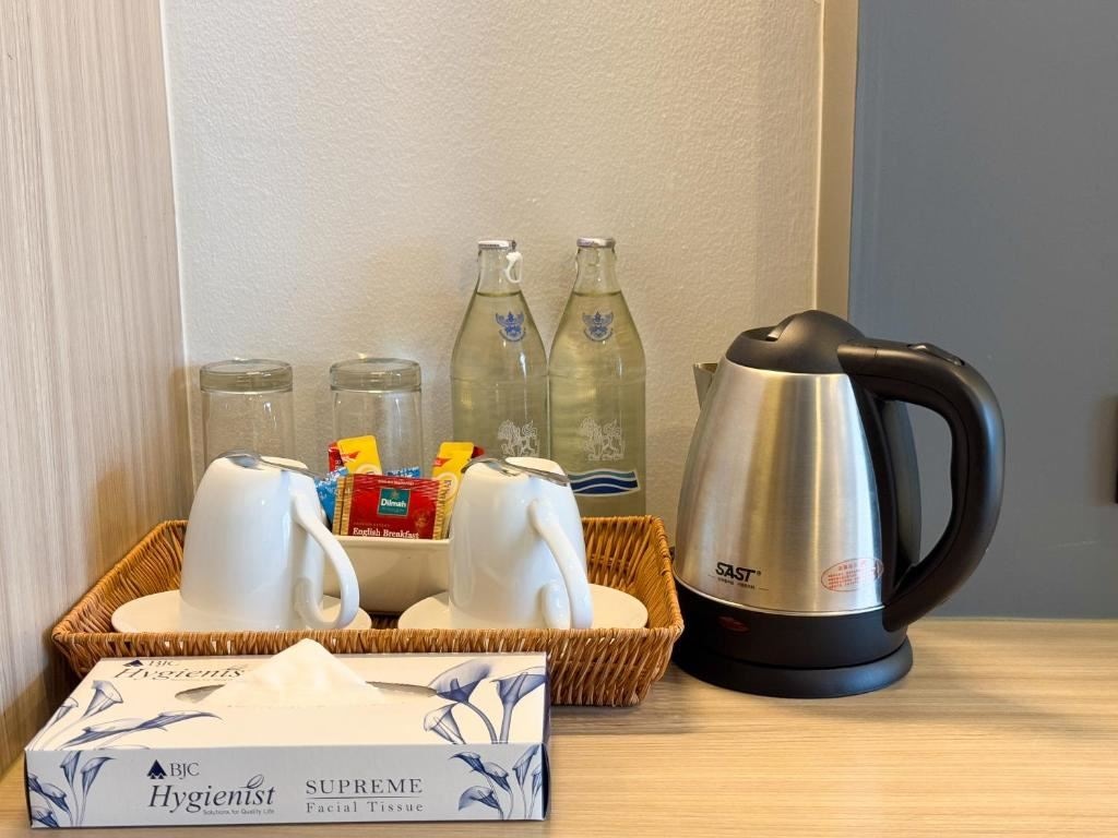 rooms-deluxe-king-balcony-room