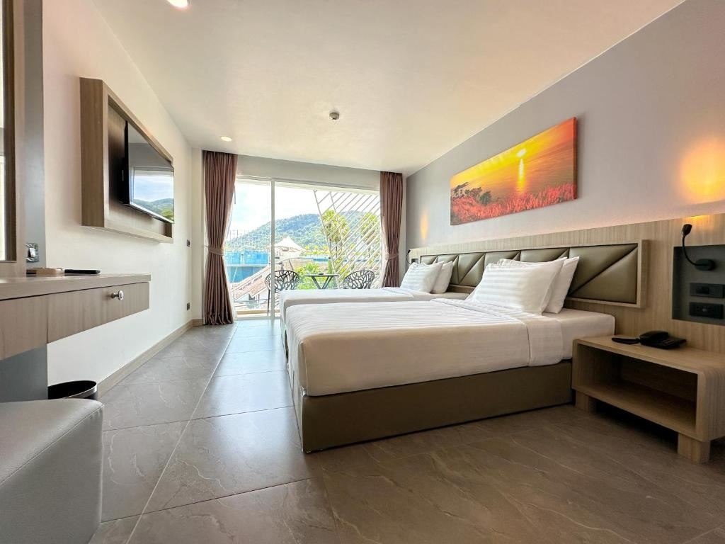 rooms-deluxe-twin-balcony-mountain-view