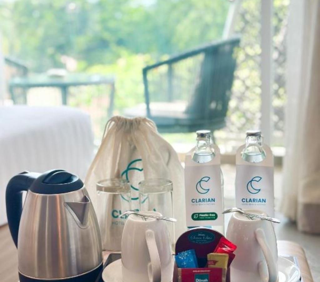 rooms-deluxe-king-balcony-city-view-room