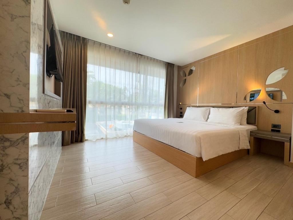 rooms-one-bedroom-suite-city-view