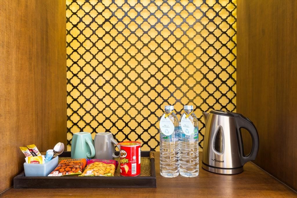 rooms-deluxe-beachfront-pool-access