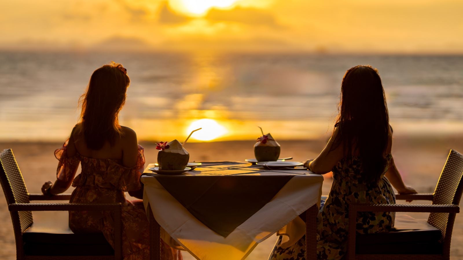 restaurants-sunset-beach-dinner