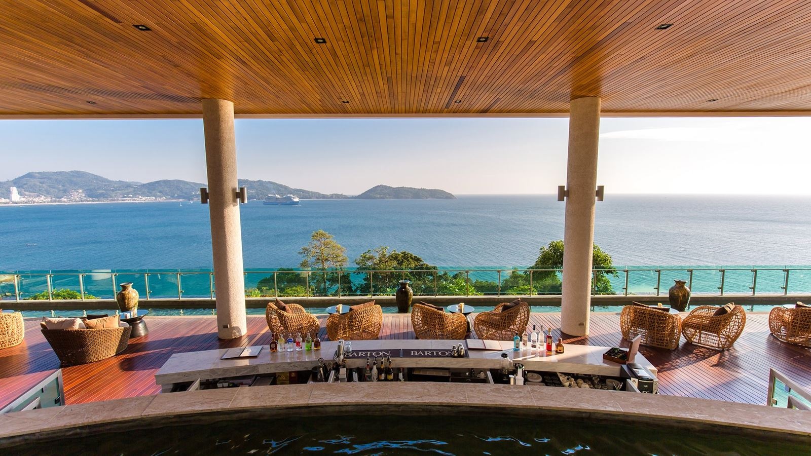 bars-infiniti-lobby-bar