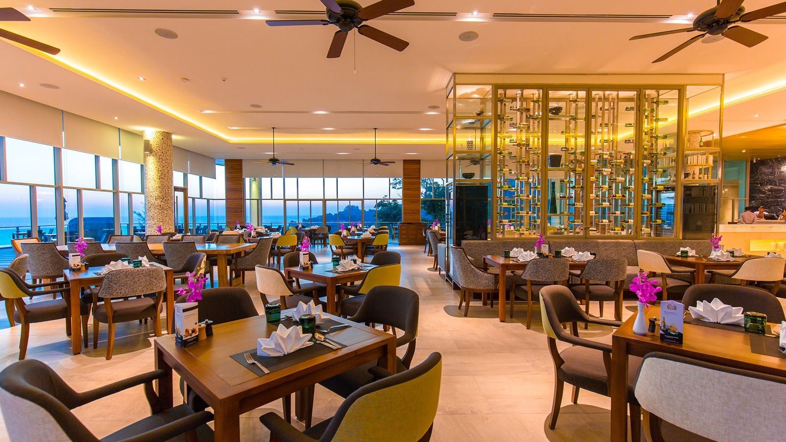 restaurants-latitude-98