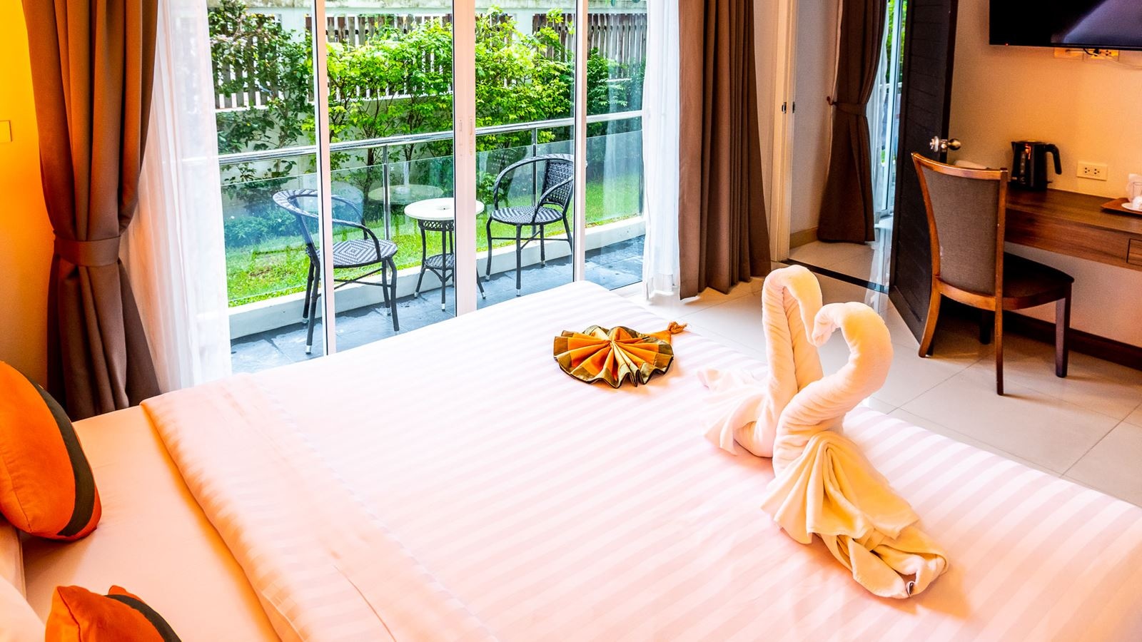 rooms-deluxe-charming-room