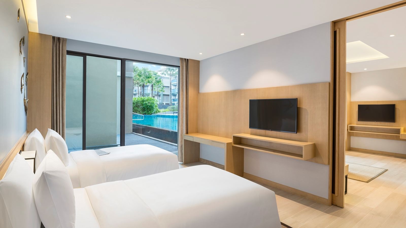 rooms-family-guest-room-pool-access