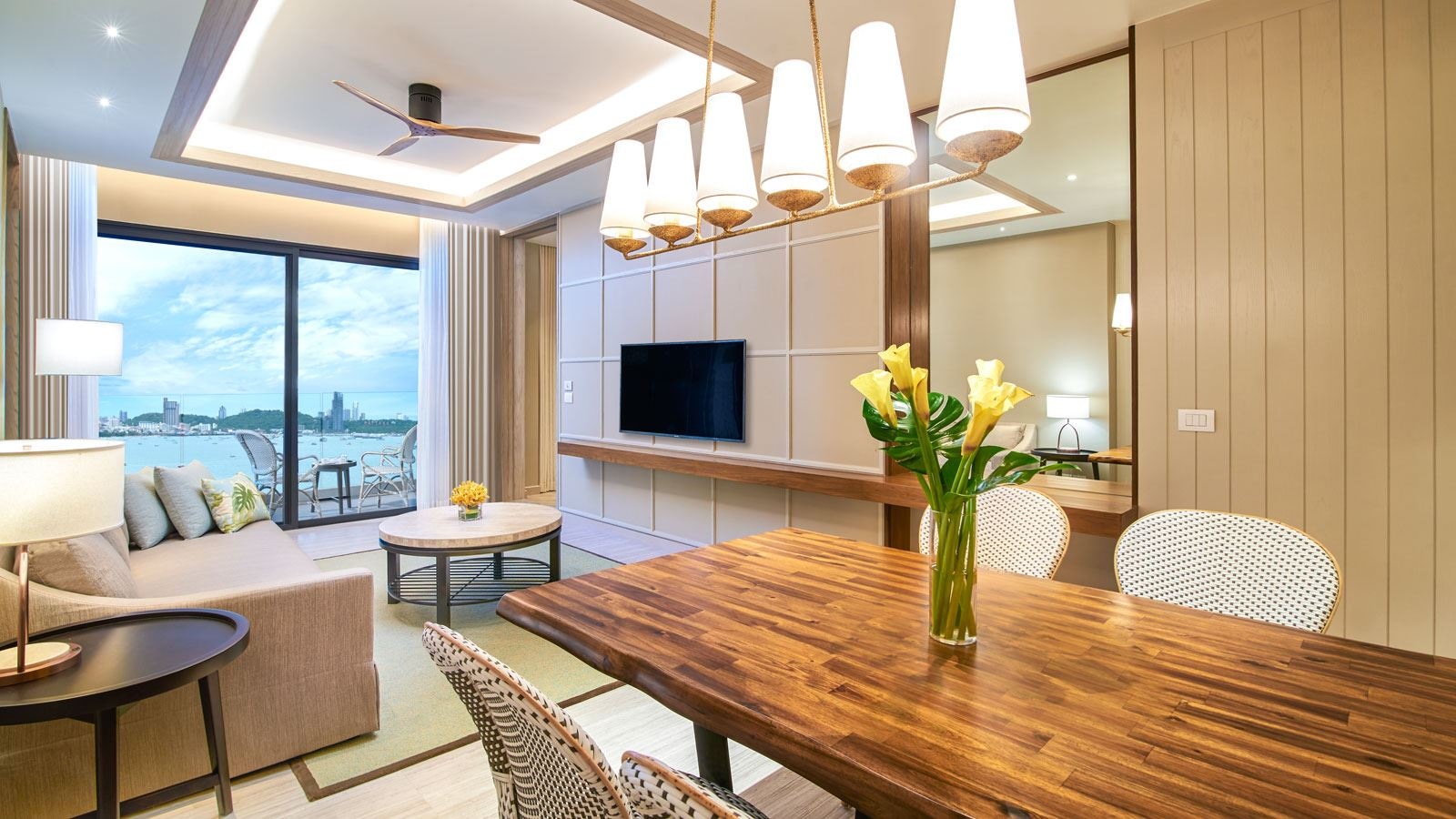 rooms-grand-amari-suite