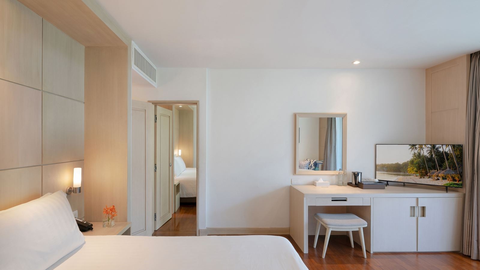 rooms-tropical-pool-side-connecting