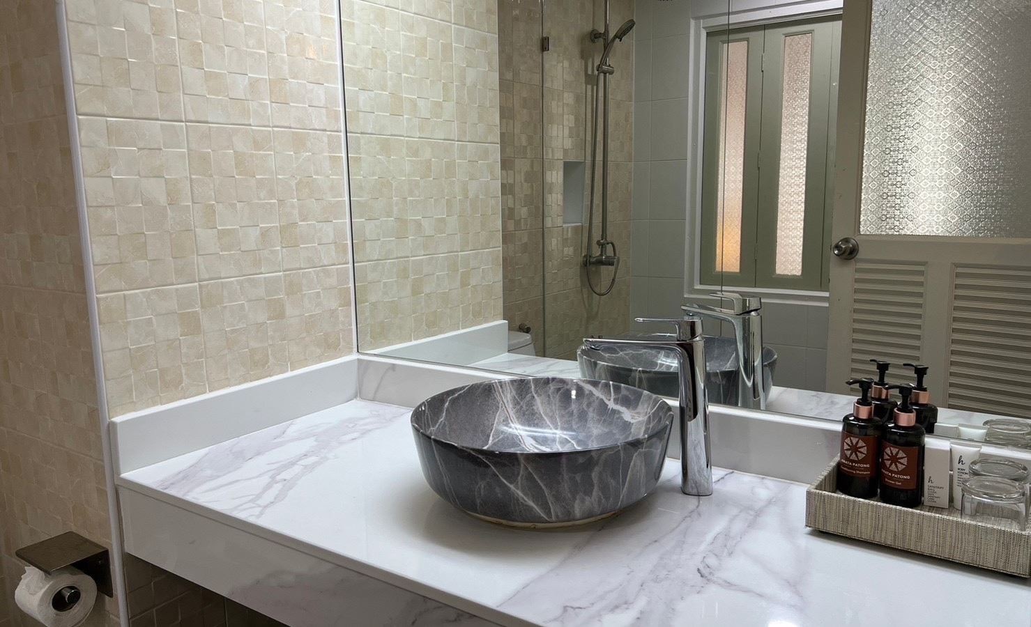 rooms-deluxe-pool-view