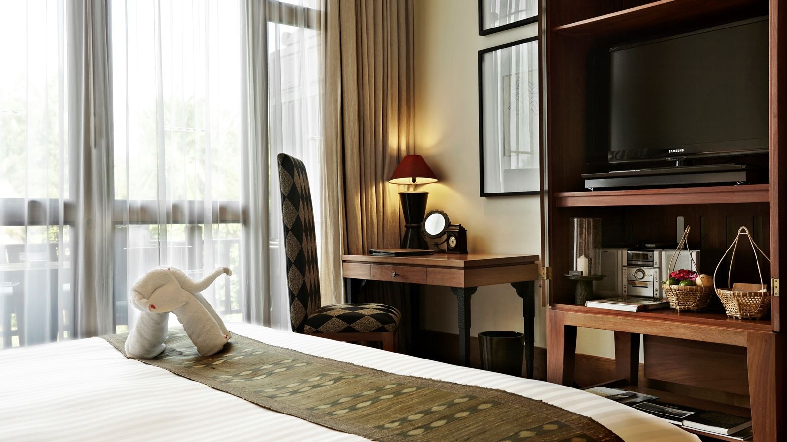 rooms-club-lagoon-view-junior-suite