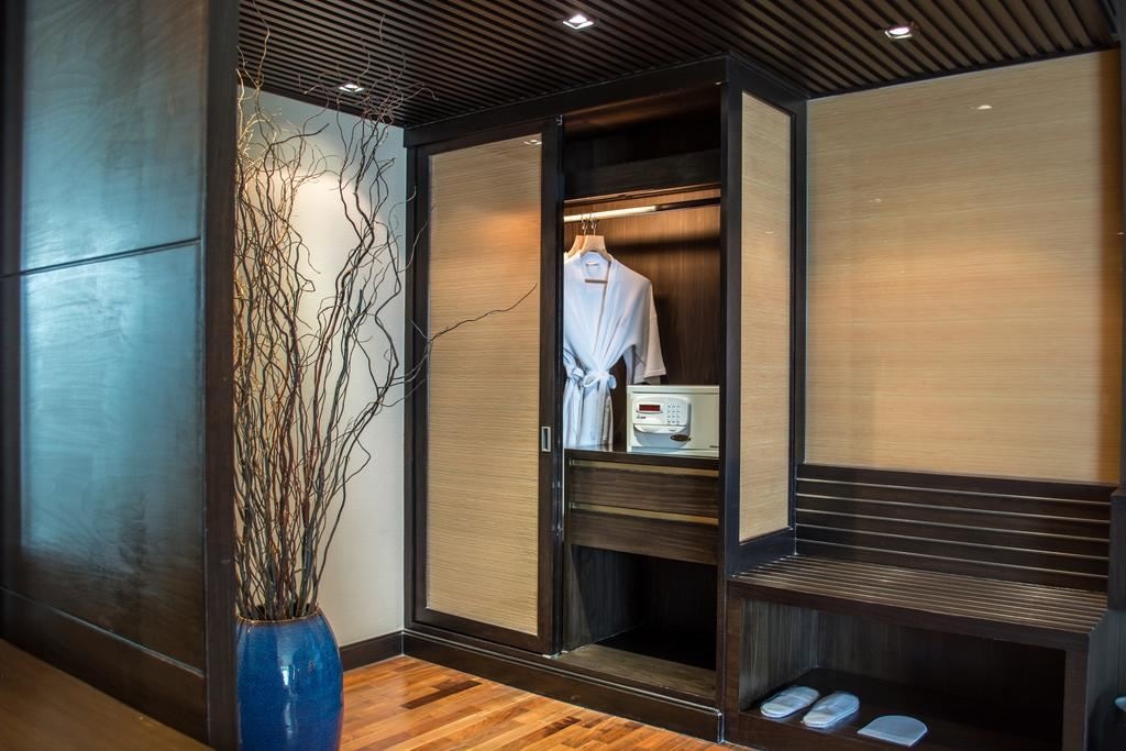 rooms-beach-deluxe-room