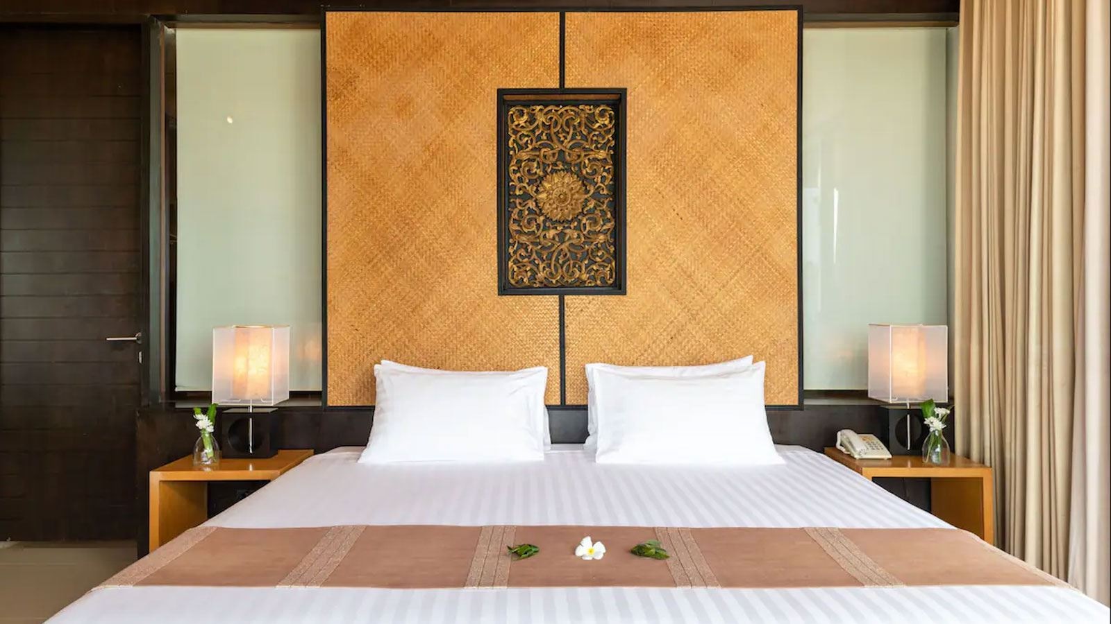 rooms-deuxe-pavilion