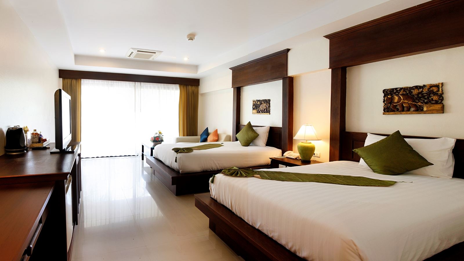 rooms-deluxe-poolside