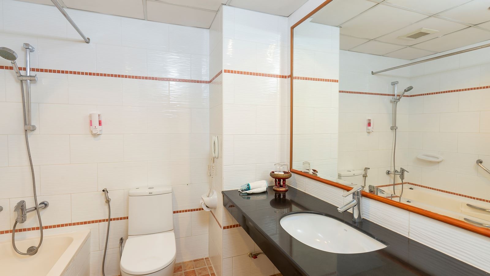 rooms-deluxe-sea-view--double-room-only-double-bed-