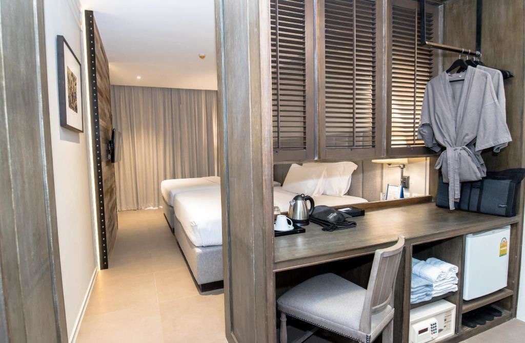 rooms-deluxe-pool-access