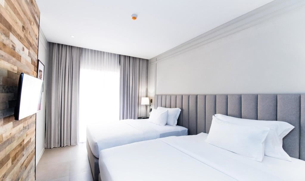 rooms-deluxe-pool-access