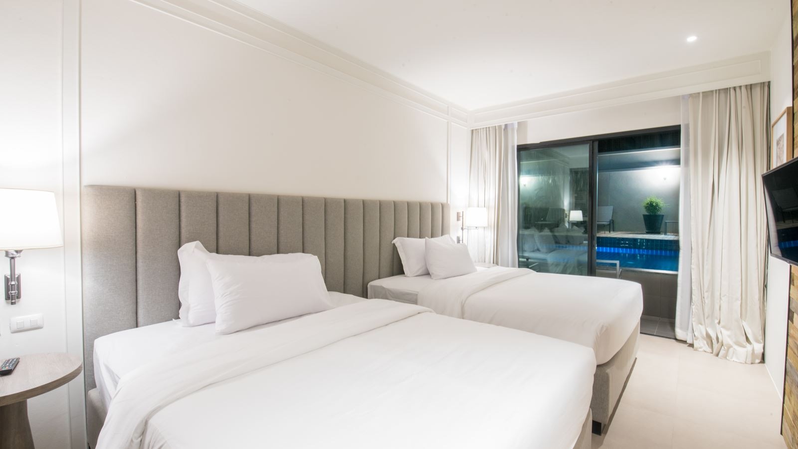 rooms-superior-pool-access